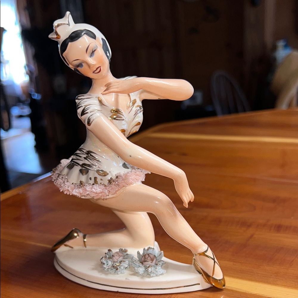 ANTIQUE VINTAGE LIPPER & MANN PORCELAIN BALLERINA FIGURINE MADE IN JAPAN